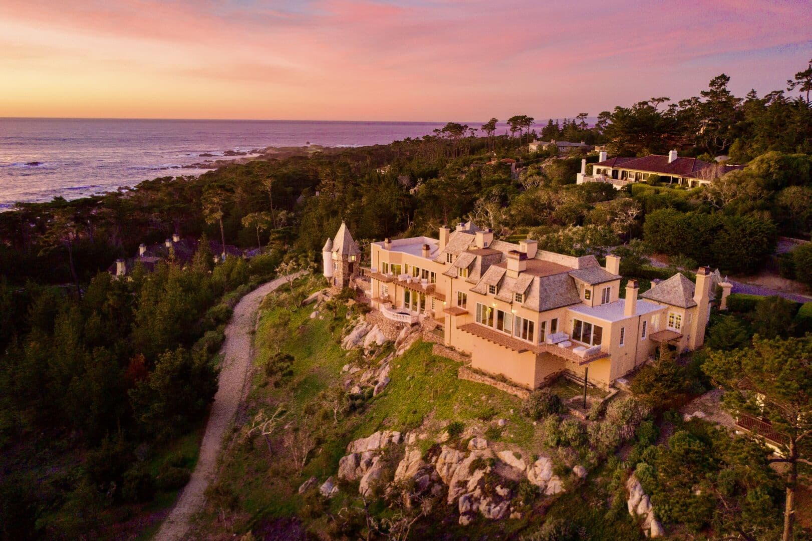 Panoramic Pebble Estate